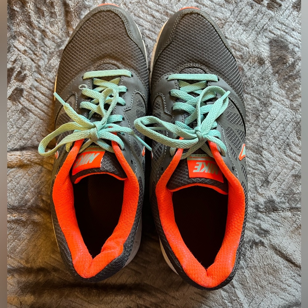 Nike Tennis Shoes